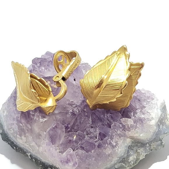 Rare~Vintage Giovanni signed earrings - Picture 2 of 4